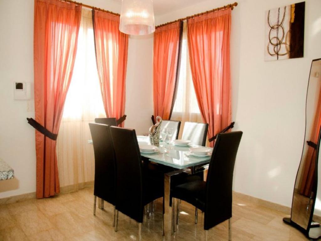 Villa Saraliana Sandy Beach Villas - Heated Pool - Jacuzzi - Private Beach Area Polis Oda fotoğraf