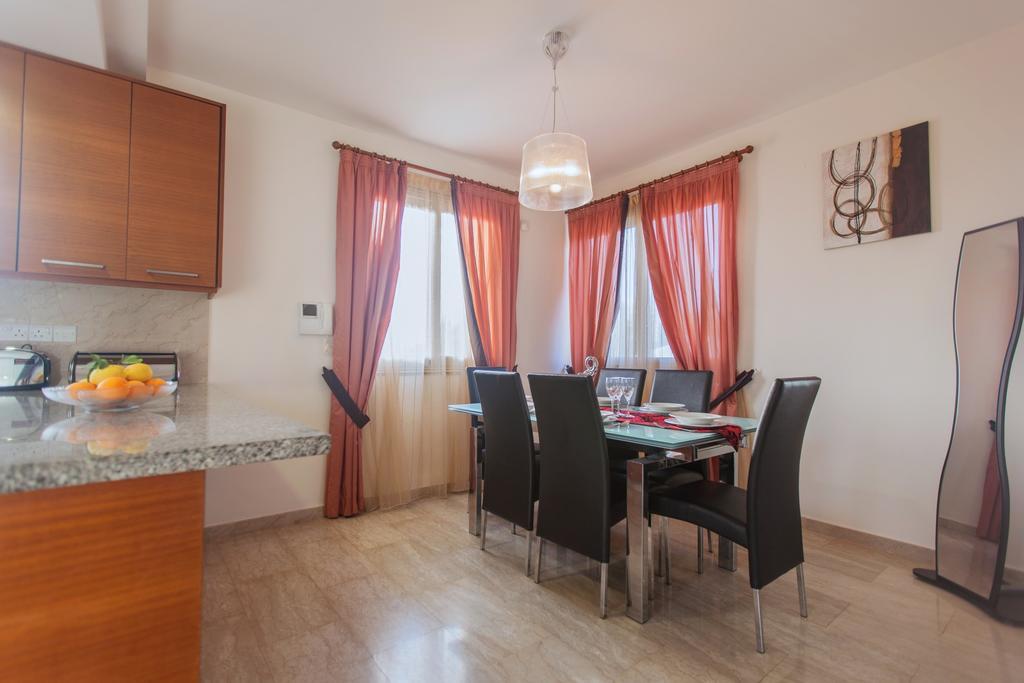 Villa Saraliana Sandy Beach Villas - Heated Pool - Jacuzzi - Private Beach Area Polis Oda fotoğraf