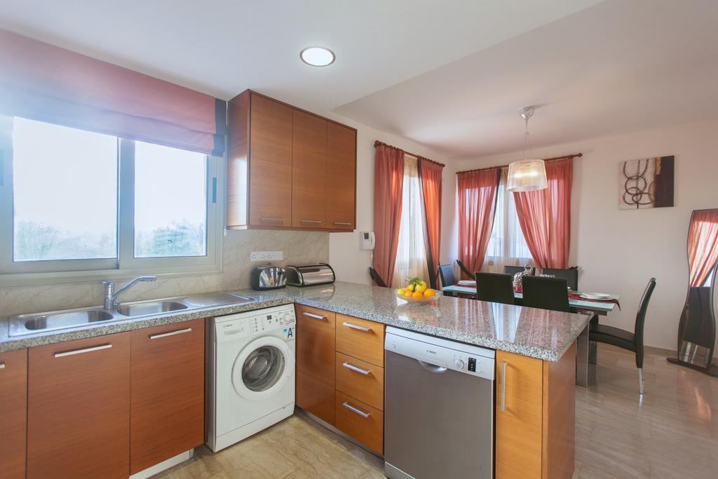 Villa Saraliana Sandy Beach Villas - Heated Pool - Jacuzzi - Private Beach Area Polis Oda fotoğraf