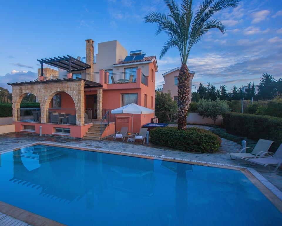 Villa Saraliana Sandy Beach Villas - Heated Pool - Jacuzzi - Private Beach Area Polis Oda fotoğraf