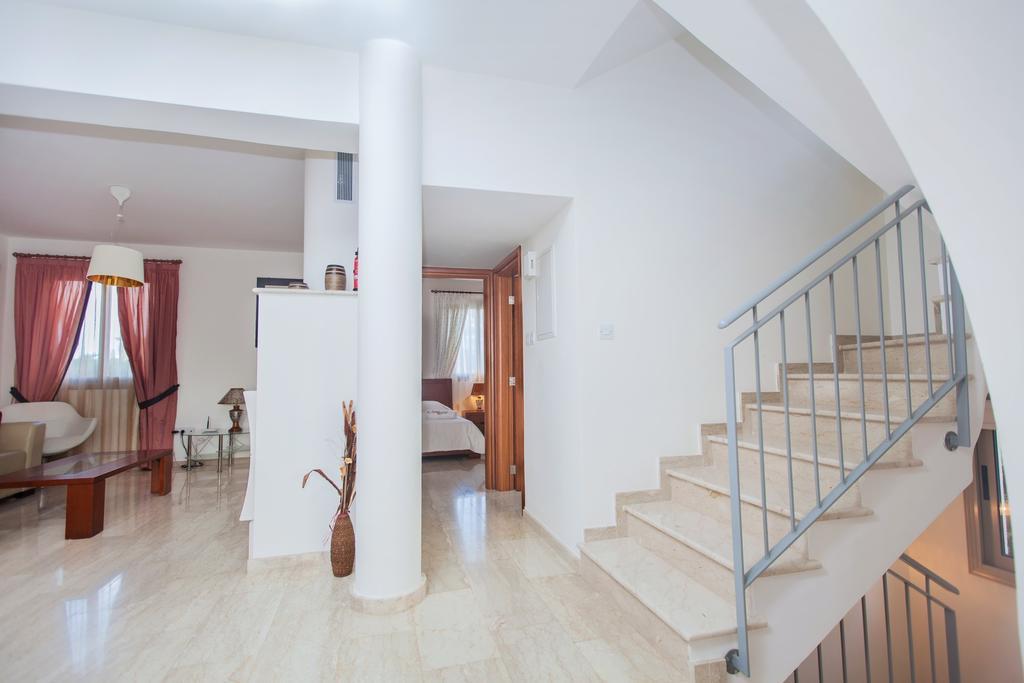 Villa Saraliana Sandy Beach Villas - Heated Pool - Jacuzzi - Private Beach Area Polis Oda fotoğraf