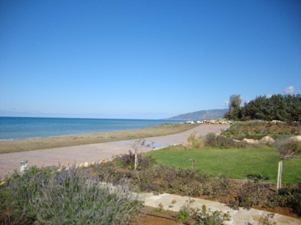 Villa Saraliana Sandy Beach Villas - Heated Pool - Jacuzzi - Private Beach Area Polis Oda fotoğraf